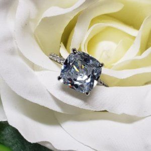 Fashion engagement ring